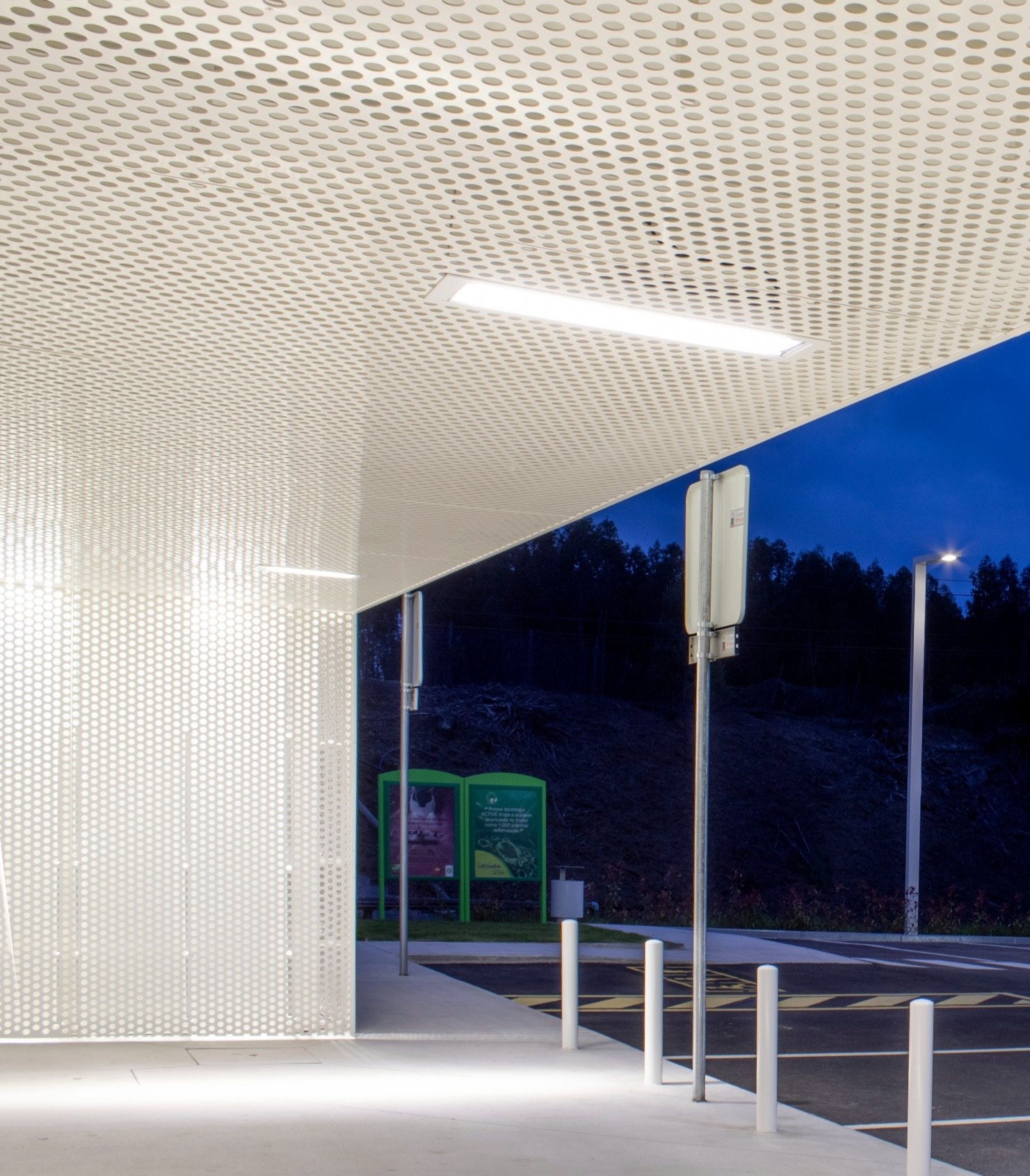 Postos de combustível BP em Leiria, Portugal — iluminação Lightware