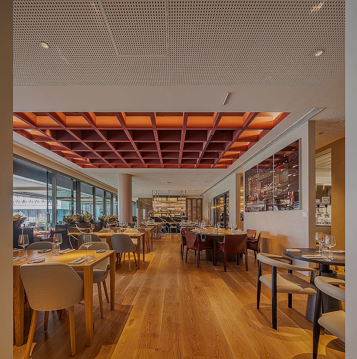 Restaurante contemporâneo do Hotel MACAM iluminado pela Lightware